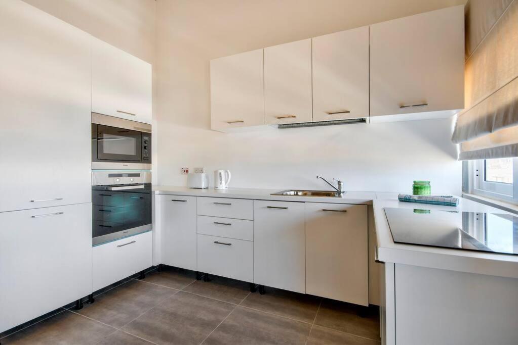 Vallettastay - Harbor View Gem -Sea View 2 Bed Apt Экстерьер фото