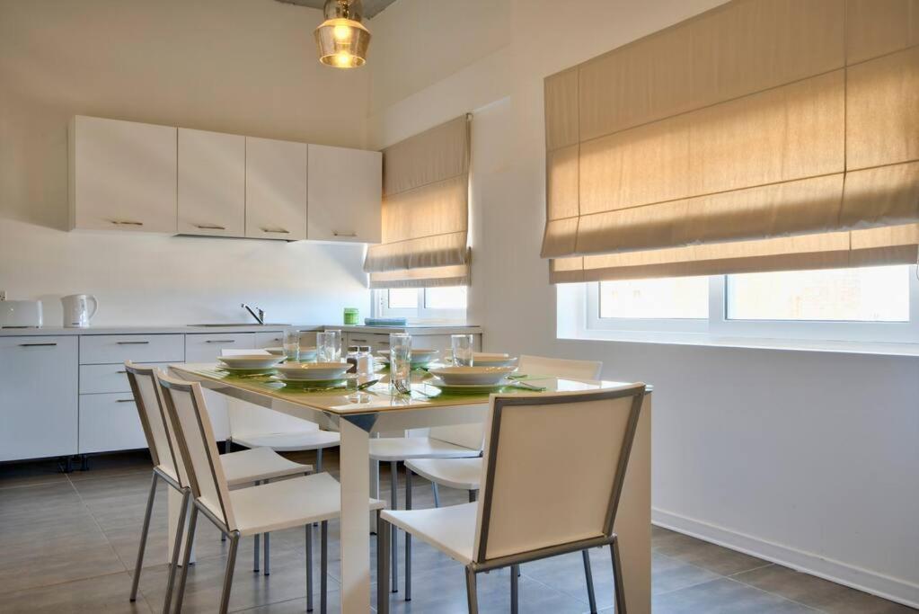Vallettastay - Harbor View Gem -Sea View 2 Bed Apt Экстерьер фото